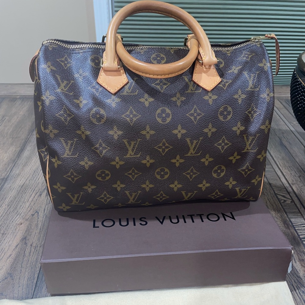 Authentic LV Speedy 30- Comes with original Box and Dustbag.